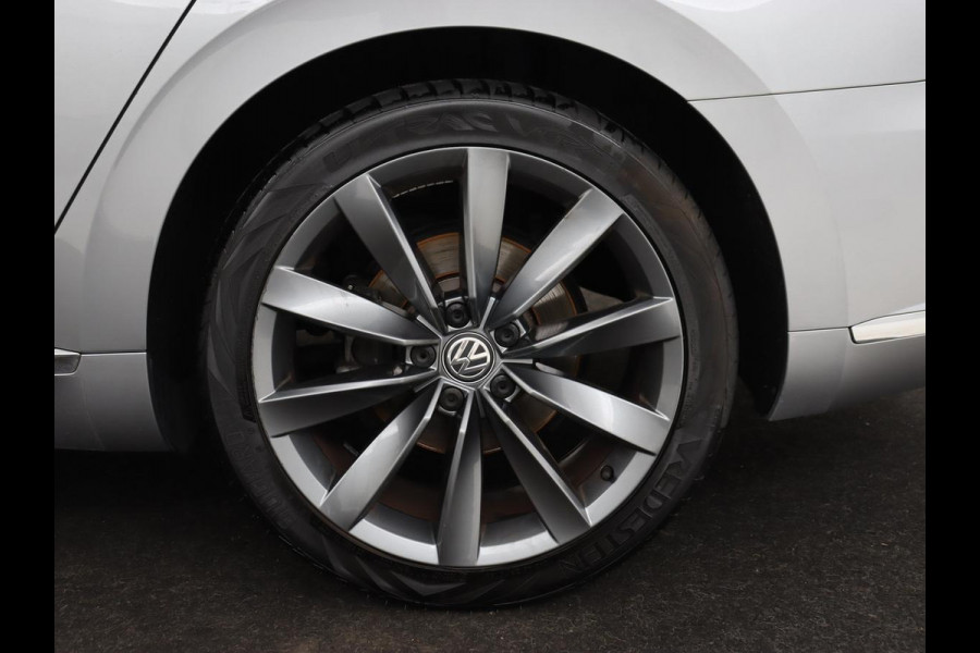 Volkswagen Arteon 2.0 TDI Elegance | Panoramadak | Stoelverwarming | Camera | Leder/Alcantara | Virtual Cockpit | Adaptive cruise | Keyless | LED Plus | Carplay | Navigatie
