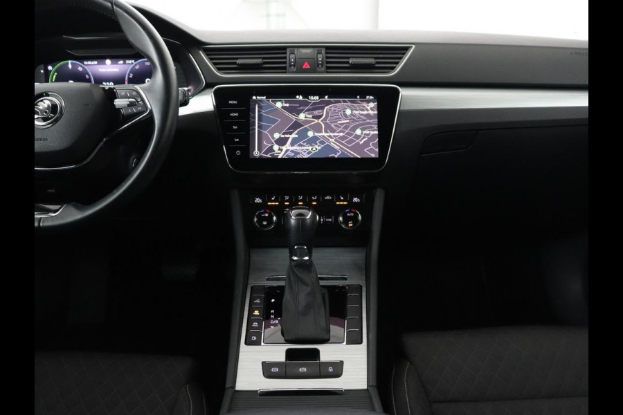 Škoda Superb 1.4 TSI iV Business Edition | Trekhaak | Stoelverwarming | Adaptive cruise | Carplay | Virtual Cockpit | Full LED | Keyless | Navigatie
