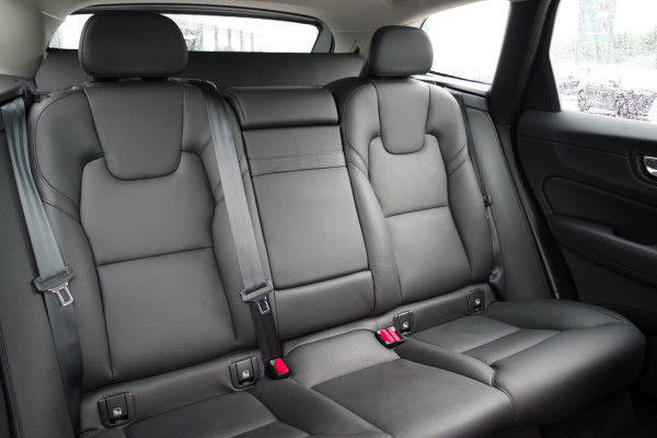 Volvo XC60 2.0 Recharge T8 AWD 390 PK Inscription PHEV, Leder, Panoramadak, Keyless, Camera, LED