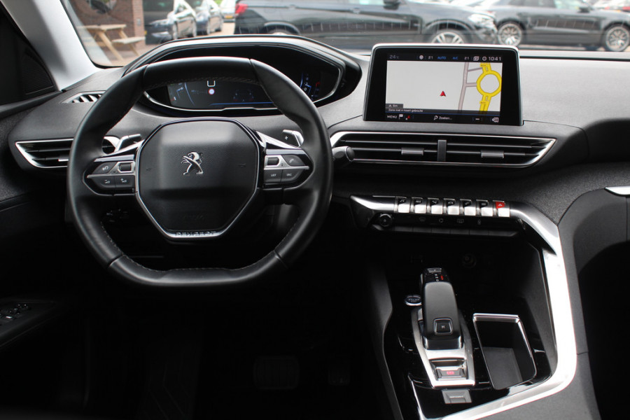 Peugeot 3008 1.6 PureTech GT Line 44.763 km! / Trekhaak / Camera / Navigatie / Keyless / 18'' / Stoelverwarming / DAB / Cruise Control