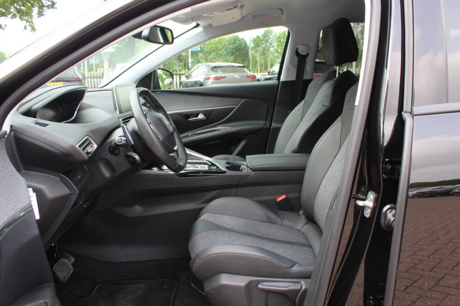Peugeot 3008 1.6 PureTech GT Line 44.763 km! / Trekhaak / Camera / Navigatie / Keyless / 18'' / Stoelverwarming / DAB / Cruise Control