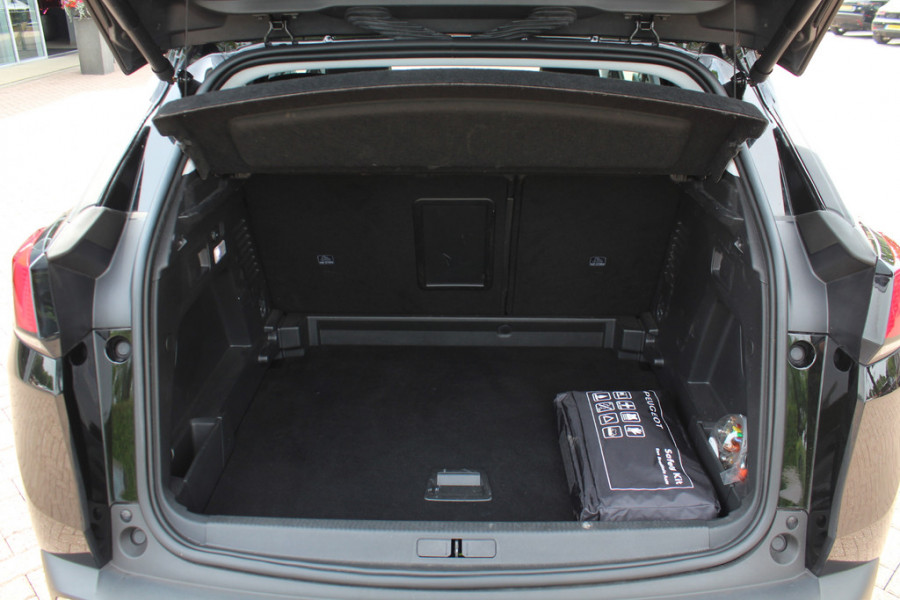Peugeot 3008 1.6 PureTech GT Line 44.763 km! / Trekhaak / Camera / Navigatie / Keyless / 18'' / Stoelverwarming / DAB / Cruise Control