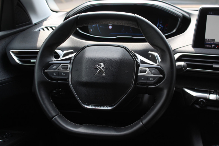 Peugeot 3008 1.6 PureTech GT Line 44.763 km! / Trekhaak / Camera / Navigatie / Keyless / 18'' / Stoelverwarming / DAB / Cruise Control