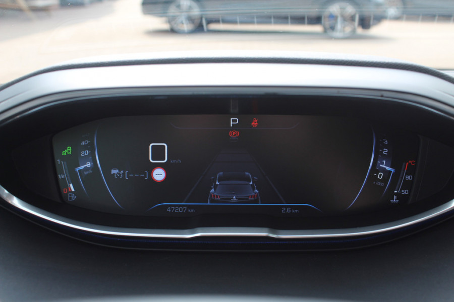 Peugeot 3008 1.6 PureTech GT Line 44.763 km! / Trekhaak / Camera / Navigatie / Keyless / 18'' / Stoelverwarming / DAB / Cruise Control