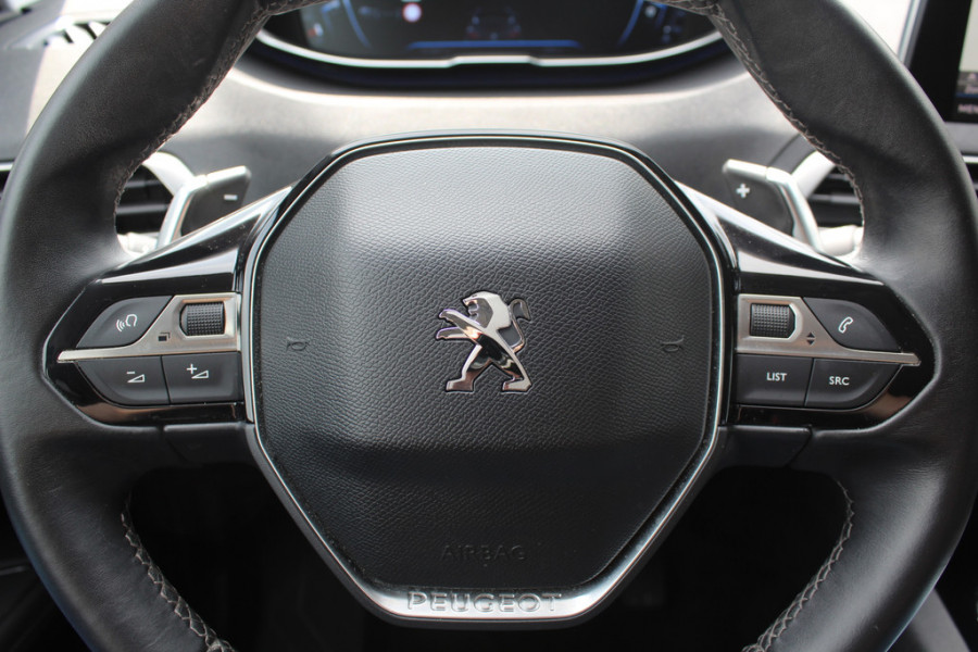 Peugeot 3008 1.6 PureTech GT Line 44.763 km! / Trekhaak / Camera / Navigatie / Keyless / 18'' / Stoelverwarming / DAB / Cruise Control