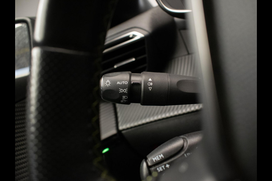 Peugeot 208 1.2 PureTech GT-Line Sport (APPLECARPLAY,CAMERA,NAVIGATIE,CRUISE,LED,CLIMATE,SPORTSTOELEN,LM VELGEN,NETTE STAAT)