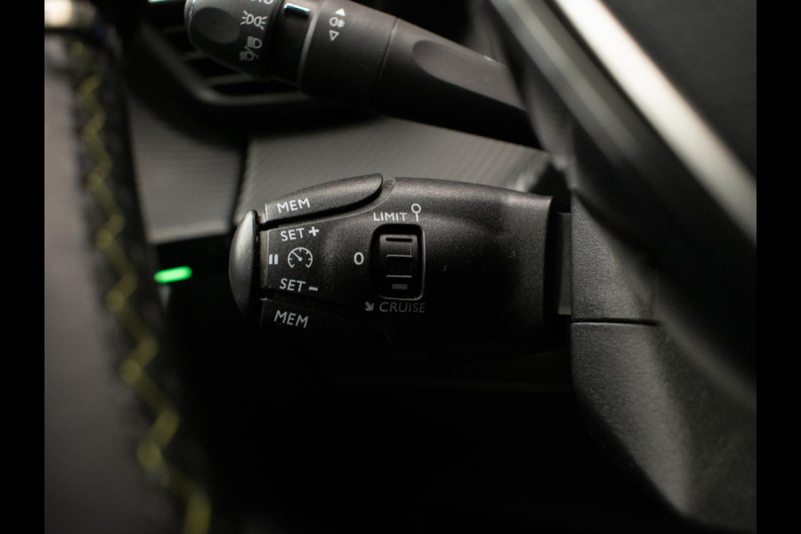 Peugeot 208 1.2 PureTech GT-Line Sport (APPLECARPLAY,CAMERA,NAVIGATIE,CRUISE,LED,CLIMATE,SPORTSTOELEN,LM VELGEN,NETTE STAAT)