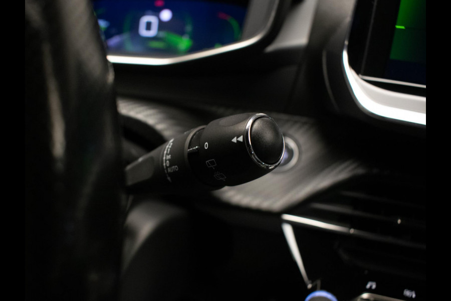 Peugeot 208 1.2 PureTech GT-Line Sport (APPLECARPLAY,CAMERA,NAVIGATIE,CRUISE,LED,CLIMATE,SPORTSTOELEN,LM VELGEN,NETTE STAAT)