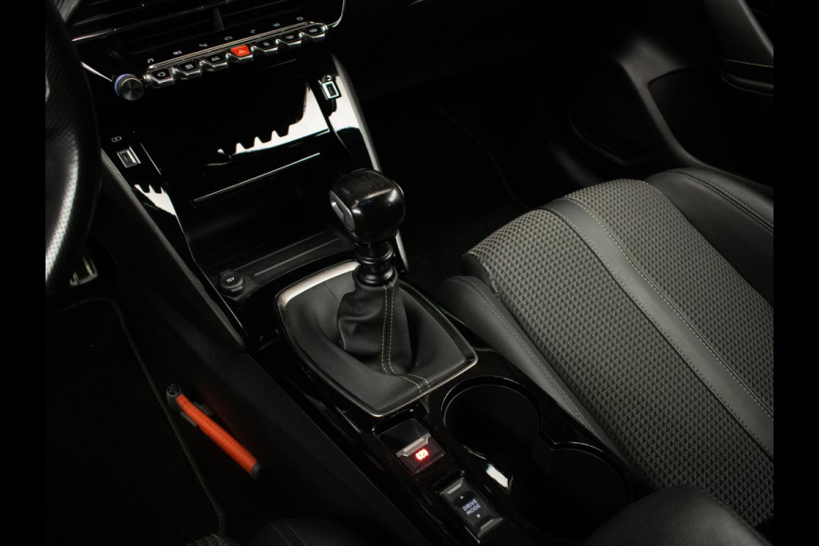 Peugeot 208 1.2 PureTech GT-Line Sport (APPLECARPLAY,CAMERA,NAVIGATIE,CRUISE,LED,CLIMATE,SPORTSTOELEN,LM VELGEN,NETTE STAAT)