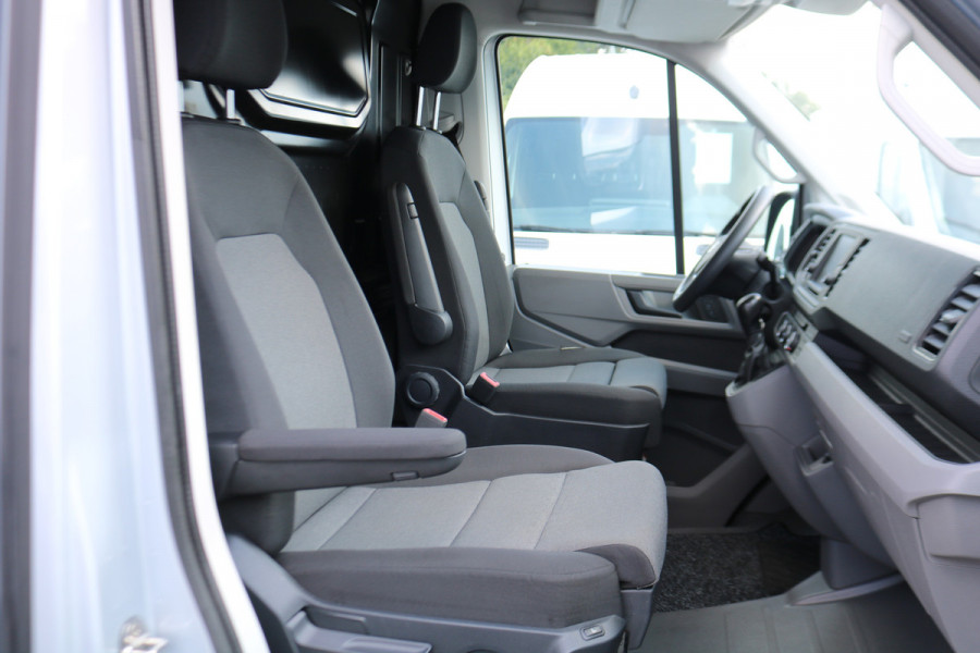 Volkswagen Crafter 2.0 TDI 177pk L3 H3 Automaat Camera Trekhaak Navigatie Chauffeursstoel