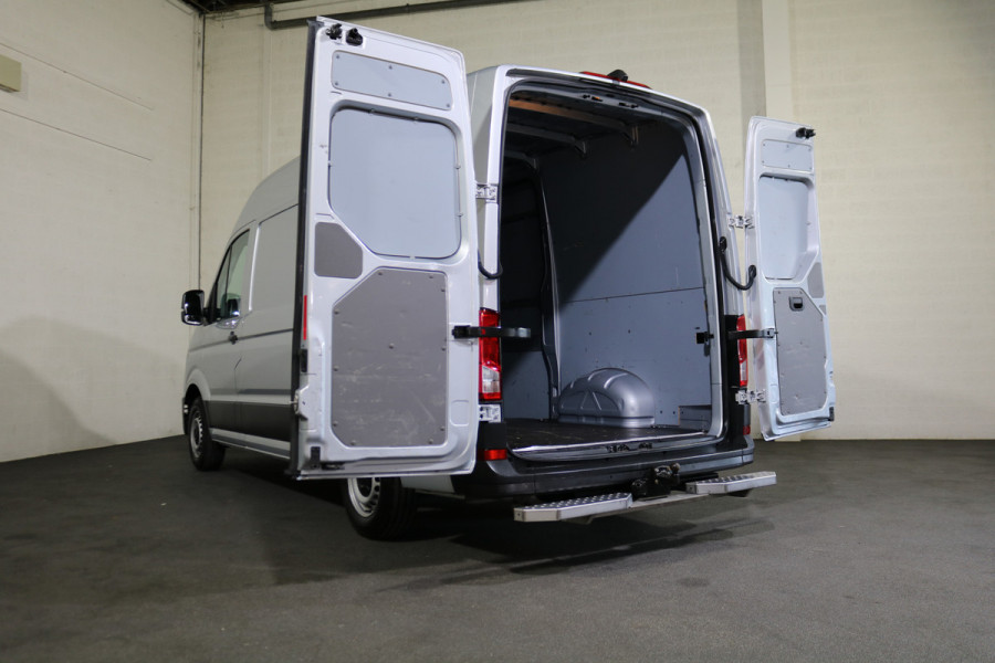 Volkswagen Crafter 2.0 TDI 177pk L3 H3 Automaat Camera Trekhaak Navigatie Chauffeursstoel