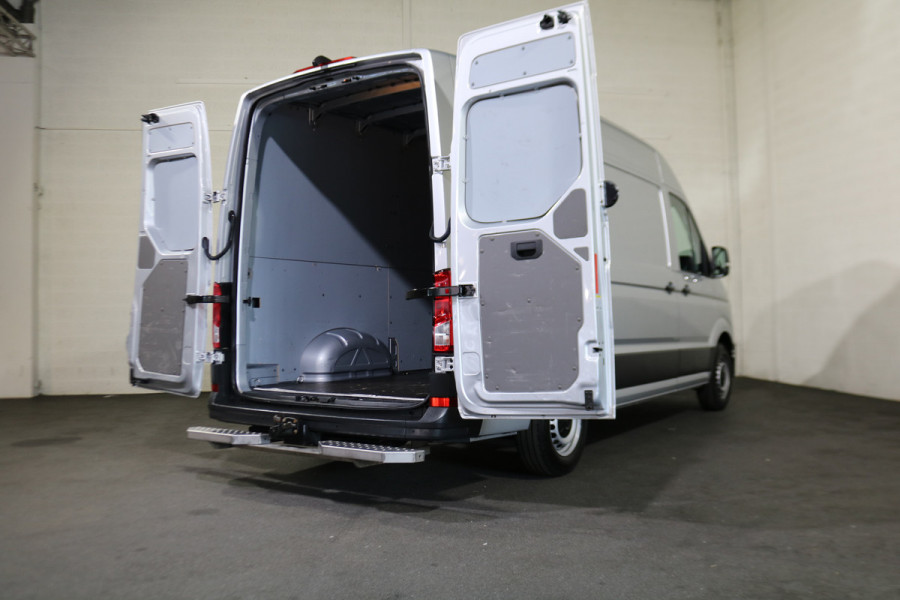 Volkswagen Crafter 2.0 TDI 177pk L3 H3 Automaat Camera Trekhaak Navigatie Chauffeursstoel