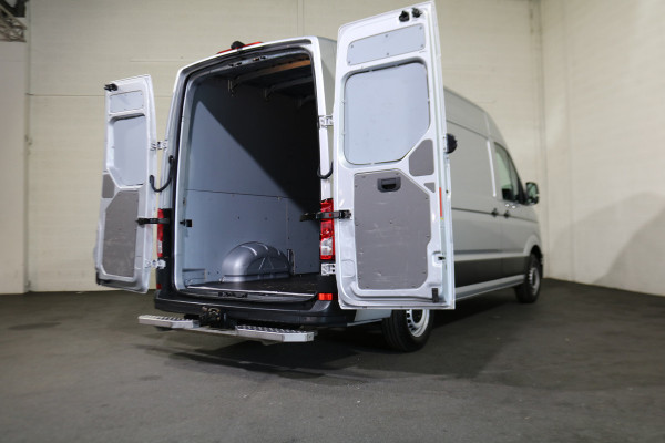 Volkswagen Crafter 2.0 TDI 177pk L3 H3 Automaat Camera Trekhaak Navigatie Chauffeursstoel
