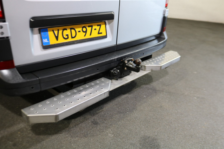 Volkswagen Crafter 2.0 TDI 177pk L3 H3 Automaat Camera Trekhaak Navigatie Chauffeursstoel