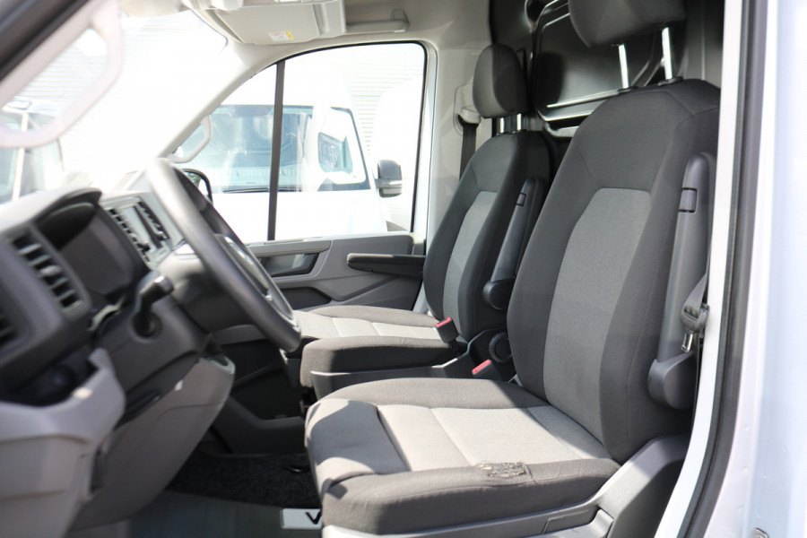 Volkswagen Crafter 2.0 TDI 177pk L3 H3 Automaat Camera Trekhaak Navigatie Chauffeursstoel