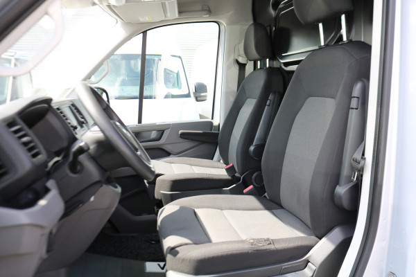 Volkswagen Crafter 2.0 TDI 177pk L3 H3 Automaat Camera Trekhaak Navigatie Chauffeursstoel