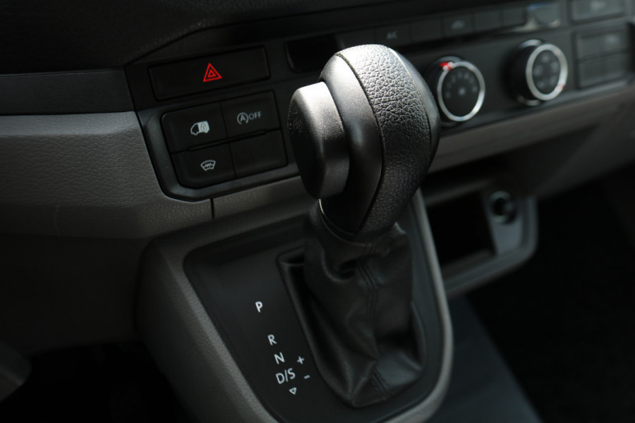 Volkswagen Crafter 2.0 TDI 177pk L3 H3 Automaat Camera Trekhaak Navigatie Chauffeursstoel