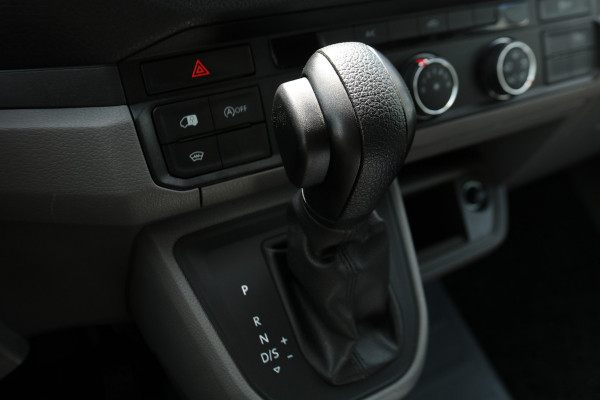 Volkswagen Crafter 2.0 TDI 177pk L3 H3 Automaat Camera Trekhaak Navigatie Chauffeursstoel