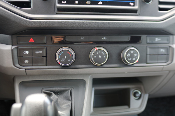 Volkswagen Crafter 2.0 TDI 177pk L3 H3 Automaat Camera Trekhaak Navigatie Chauffeursstoel