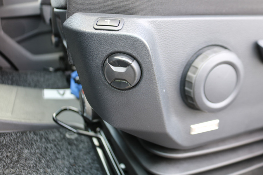 Volkswagen Crafter 2.0 TDI 177pk L3 H3 Automaat Camera Trekhaak Navigatie Chauffeursstoel