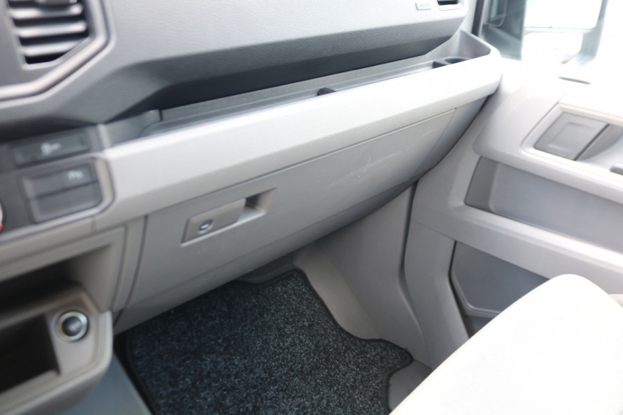 Volkswagen Crafter 2.0 TDI 177pk L3 H3 Automaat Camera Trekhaak Navigatie Chauffeursstoel
