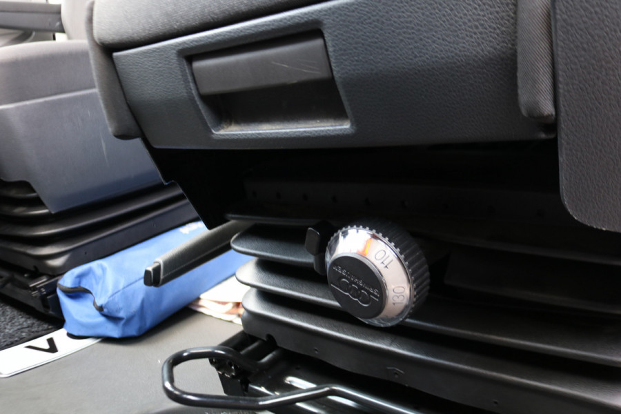 Volkswagen Crafter 2.0 TDI 177pk L3 H3 Automaat Camera Trekhaak Navigatie Chauffeursstoel