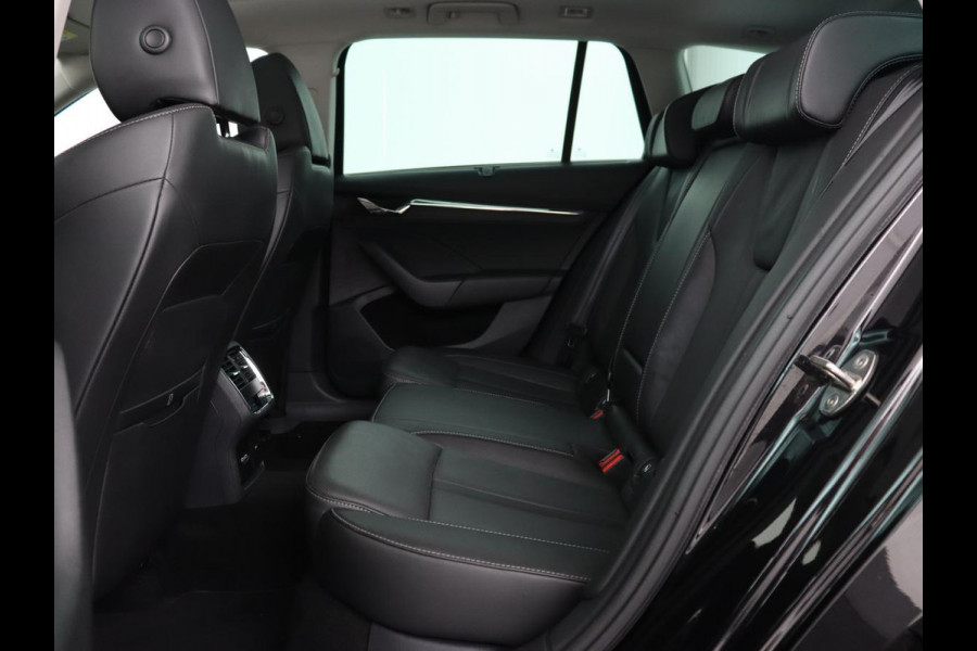 Škoda Octavia 1.4 TSI iV Style | Stoelventilatie | Panoramadak | Head-Up | Leder | Adaptive cruise | Massage | 19'' | Adaptive cruise | Camera | Sfeerverlichting | Memory | Achterbankverwarming | Virtual Cockpit