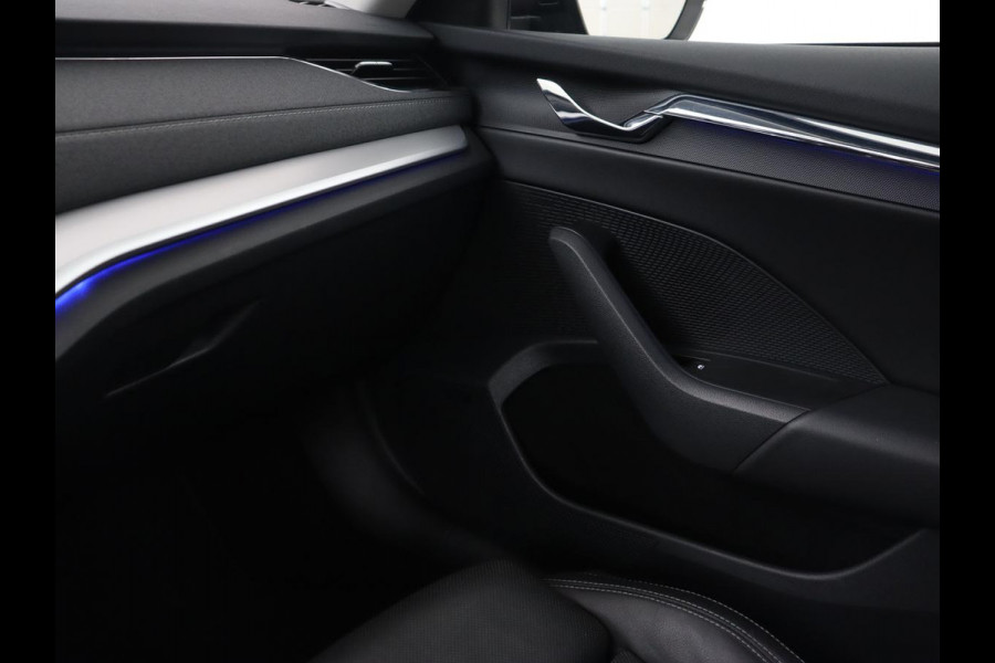 Škoda Octavia 1.4 TSI iV Style | Stoelventilatie | Panoramadak | Head-Up | Leder | Adaptive cruise | Massage | 19'' | Adaptive cruise | Camera | Sfeerverlichting | Memory | Achterbankverwarming | Virtual Cockpit