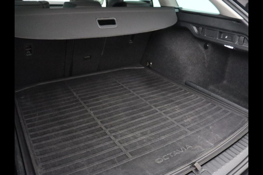 Škoda Octavia 1.4 TSI iV Style | Stoelventilatie | Panoramadak | Head-Up | Leder | Adaptive cruise | Massage | 19'' | Adaptive cruise | Camera | Sfeerverlichting | Memory | Achterbankverwarming | Virtual Cockpit