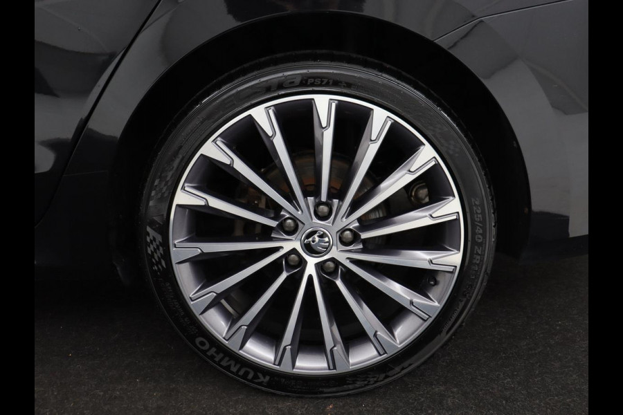 Škoda Octavia 1.4 TSI iV Style | Stoelventilatie | Panoramadak | Head-Up | Leder | Adaptive cruise | Massage | 19'' | Adaptive cruise | Camera | Sfeerverlichting | Memory | Achterbankverwarming | Virtual Cockpit