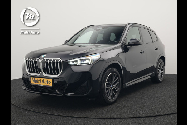 BMW X1 sDrive18i M-Sport Automaat 136pk Dealer O.H. | Trekhaak af Fabriek | Alcantara Sportstoelen Memory & Verwarmd | Camera | Cruise Control | Blis | Park Assist | Apple Carplay | Navigatie | Sfeerverlichting |