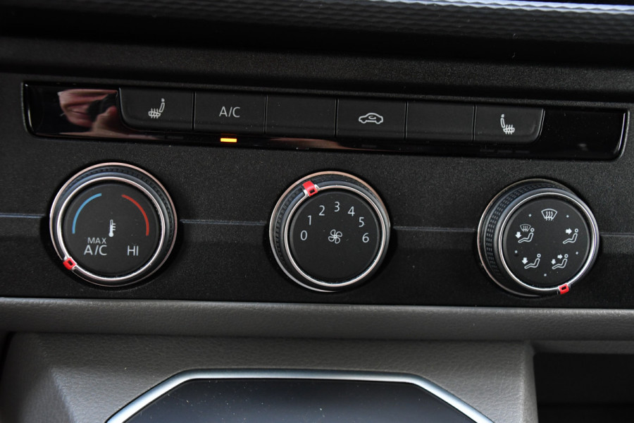 Volkswagen Transporter 2.0 TDI L2H1 32 DC Bulli Virtual, Cruise, Camera, Carplay, 150pk, LED, Stoelverwarming, Automaat, Uniek!