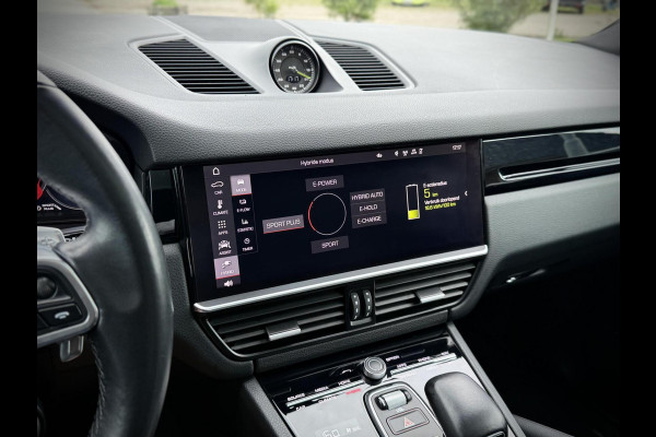 Porsche Cayenne Coupé 3.0 E-Hybrid SportDesign|Sport Chrono|Luchtvering|BOSE|Camera 360°|AppleCarplay