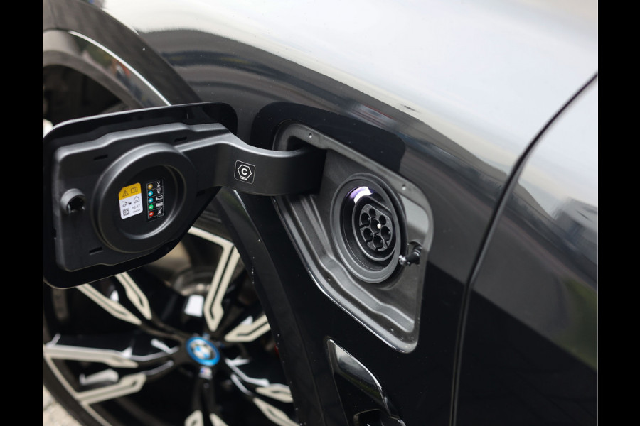 BMW X5 50e xDrive | Pano - Trekhaak - B&W