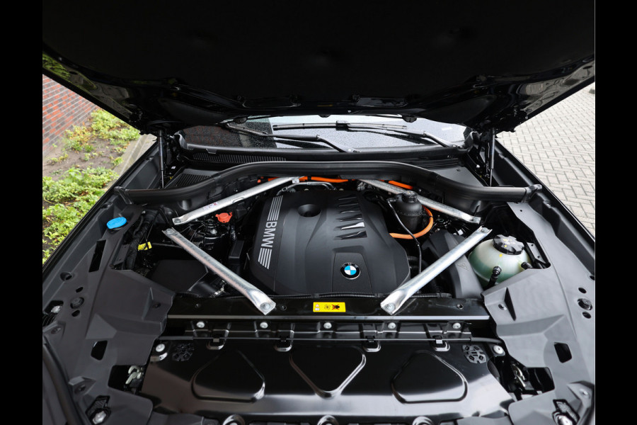 BMW X5 50e xDrive | Pano - Trekhaak - B&W