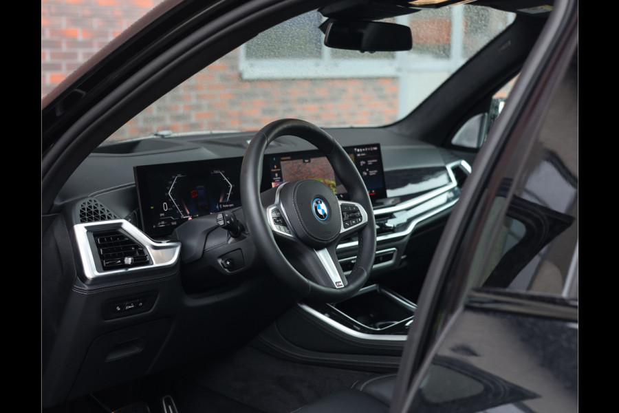 BMW X5 50e xDrive | Pano - Trekhaak - B&W
