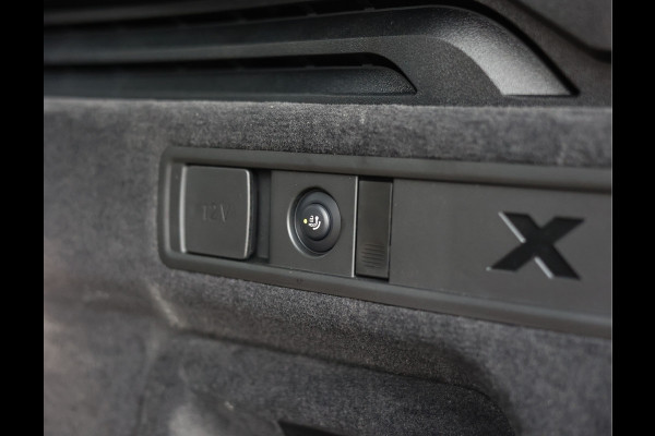 BMW X5 50e xDrive | Pano - Trekhaak - B&W