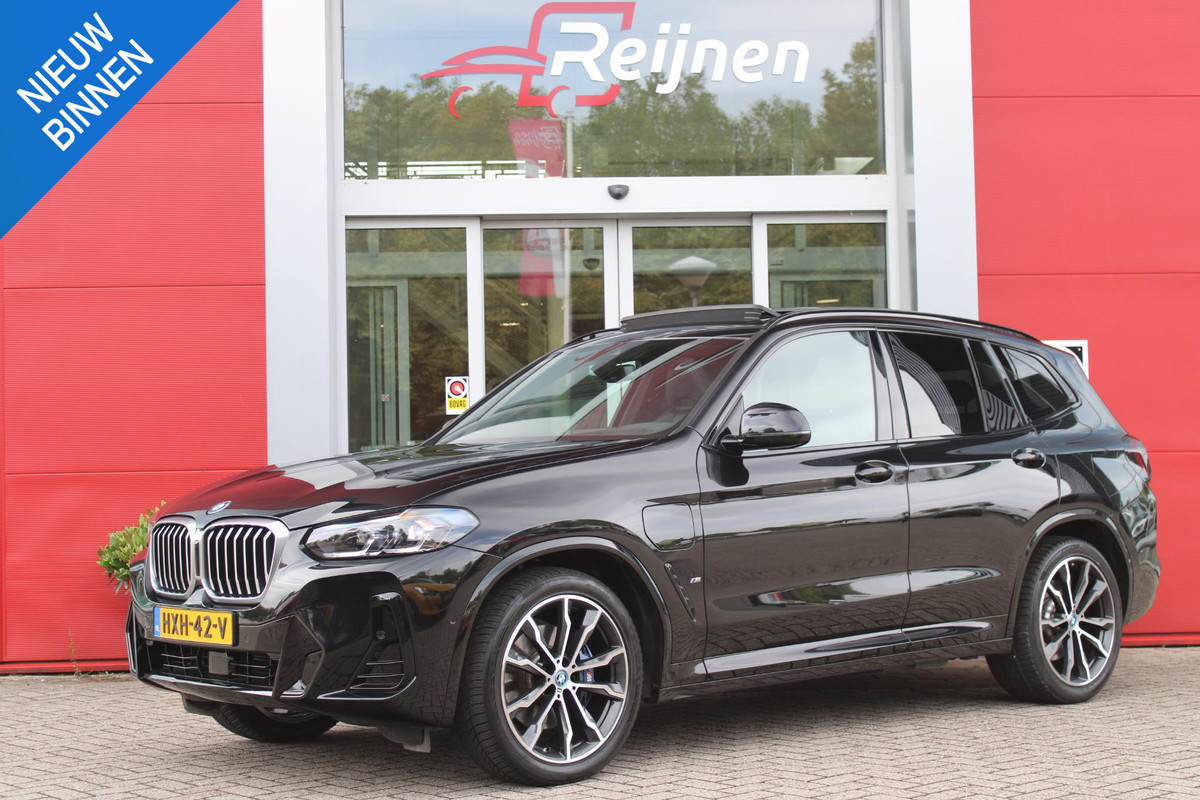 BMW X3 xDrive30e 293PK HIGH EXECUTIVE M SPORT | X-DRIVE | PANORAMISCH SCHUIF/KANTEL DAK | 20" LICHTMETALEN VELGEN | M SPORTREMMEN | COMFORT ACCESS | AKOESTISCH GLAS | VOORSTOELEN ELEKTRISCH VERSTELBAAR MET GEHEUGENFUNCTIE | STOEL VERWARMING | ADAPTIEVE LED KOPLAMPEN | DRIVING ASSISTANT PAKKET | ADAPTIVE CRUISE CONTROL | HEAD UP DISPLAY | DAB+ RADIO | HARMAN KARDON AUDIO SYSTEM | DRAADLOZE TELEFOONLADER | SPORTSTOELEN M-TECHNIC | LEER "VERNASCA" | SHADOW LINE | DRAADLOZE APPLE CARPLAY/ANDROID AUTO | NAVIGATIE | ALARM | ACHTERUITRIJ CAMERA | PARKEERSENSOREN VOOR EN ACHTER | ELE BMW X3 xDrive30e 293PK HIGH EXECUTIVE M SPORT | X-DRIVE | PANORAMISCH SCHUIF/KANTEL DAK | 20" LICHTMETALEN VELGEN | M SPORTREMMEN | COMFORT ACCESS | AKOESTISCH GLAS | VOORSTOELEN ELEKTRISCH VERSTELBAAR MET GEHEUGENFUNCTIE | STOEL VERWARMING | ADAPTIEVE LED KOPLAMPEN | DRIVING ASSISTANT PAKKET | ADAPTIVE CRUISE CONTROL | HEAD UP DISPLAY | DAB+ RADIO | HARMAN KARDON AUDIO SYSTEM | DRAADLOZE TELEFOONLADER | SPORTSTOELEN M-TECHNIC | LEER "VERNASCA" | SHADOW LINE | DRAADLOZE APPLE CARPLAY/ANDROID AUTO | NAVIGATIE | ALARM | ACHTERUITRIJ CAMERA | PARKEERSENSOREN VOOR EN ACHTER | ELE