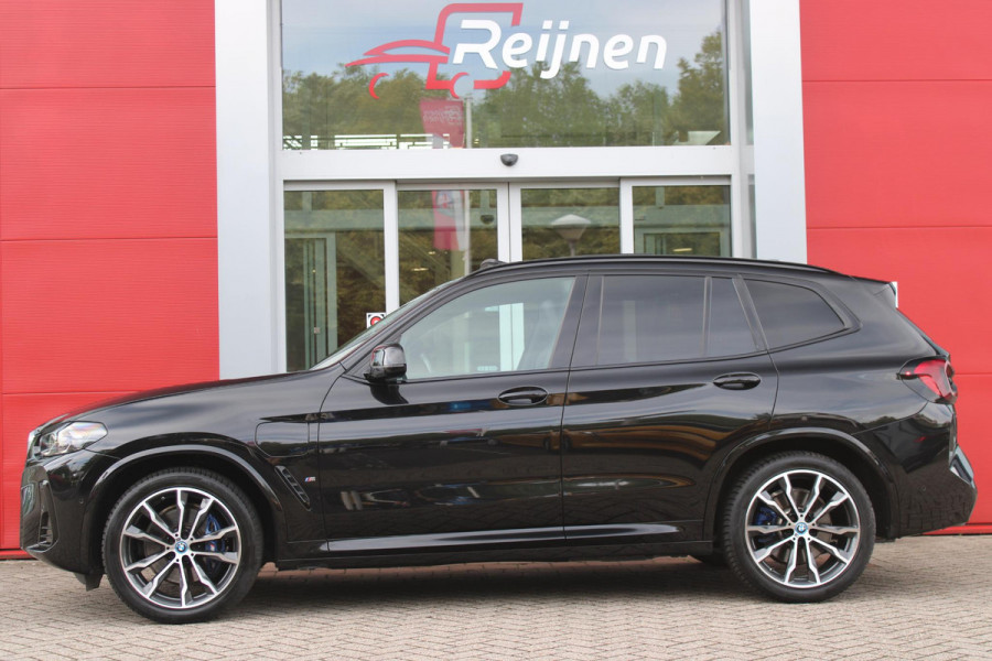 BMW X3 xDrive30e 293PK HIGH EXECUTIVE M SPORT | X-DRIVE | PANORAMISCH SCHUIF/KANTEL DAK | 20" LICHTMETALEN VELGEN | M SPORTREMMEN | COMFORT ACCESS | AKOESTISCH GLAS | VOORSTOELEN ELEKTRISCH VERSTELBAAR MET GEHEUGENFUNCTIE | STOEL VERWARMING | ADAPTIEVE LED KOPLAMPEN | DRIVING ASSISTANT PAKKET | ADAPTIVE CRUISE CONTROL | HEAD UP DISPLAY | DAB+ RADIO | HARMAN KARDON AUDIO SYSTEM | DRAADLOZE TELEFOONLADER | SPORTSTOELEN M-TECHNIC | LEER "VERNASCA" | SHADOW LINE | DRAADLOZE APPLE CARPLAY/ANDROID AUTO | NAVIGATIE | ALARM | ACHTERUITRIJ CAMERA | PARKEERSENSOREN VOOR EN ACHTER | ELE