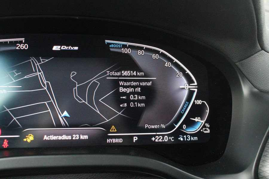 BMW X3 xDrive30e 293PK HIGH EXECUTIVE M SPORT | X-DRIVE | PANORAMISCH SCHUIF/KANTEL DAK | 20" LICHTMETALEN VELGEN | M SPORTREMMEN | COMFORT ACCESS | AKOESTISCH GLAS | VOORSTOELEN ELEKTRISCH VERSTELBAAR MET GEHEUGENFUNCTIE | STOEL VERWARMING | ADAPTIEVE LED KOPLAMPEN | DRIVING ASSISTANT PAKKET | ADAPTIVE CRUISE CONTROL | HEAD UP DISPLAY | DAB+ RADIO | HARMAN KARDON AUDIO SYSTEM | DRAADLOZE TELEFOONLADER | SPORTSTOELEN M-TECHNIC | LEER "VERNASCA" | SHADOW LINE | DRAADLOZE APPLE CARPLAY/ANDROID AUTO | NAVIGATIE | ALARM | ACHTERUITRIJ CAMERA | PARKEERSENSOREN VOOR EN ACHTER | ELE
