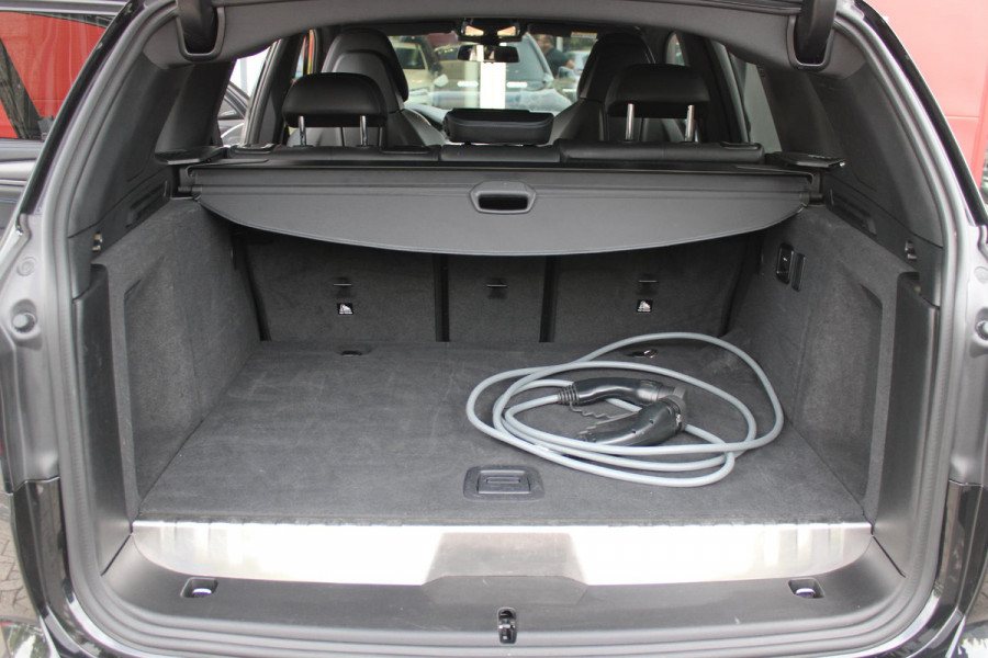 BMW X3 xDrive30e 293PK HIGH EXECUTIVE M SPORT | X-DRIVE | PANORAMISCH SCHUIF/KANTEL DAK | 20" LICHTMETALEN VELGEN | M SPORTREMMEN | COMFORT ACCESS | AKOESTISCH GLAS | VOORSTOELEN ELEKTRISCH VERSTELBAAR MET GEHEUGENFUNCTIE | STOEL VERWARMING | ADAPTIEVE LED KOPLAMPEN | DRIVING ASSISTANT PAKKET | ADAPTIVE CRUISE CONTROL | HEAD UP DISPLAY | DAB+ RADIO | HARMAN KARDON AUDIO SYSTEM | DRAADLOZE TELEFOONLADER | SPORTSTOELEN M-TECHNIC | LEER "VERNASCA" | SHADOW LINE | DRAADLOZE APPLE CARPLAY/ANDROID AUTO | NAVIGATIE | ALARM | ACHTERUITRIJ CAMERA | PARKEERSENSOREN VOOR EN ACHTER | ELE