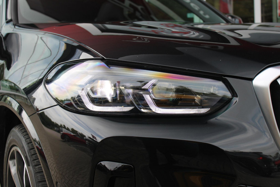 BMW X3 xDrive30e 293PK HIGH EXECUTIVE M SPORT | X-DRIVE | PANORAMISCH SCHUIF/KANTEL DAK | 20" LICHTMETALEN VELGEN | M SPORTREMMEN | COMFORT ACCESS | AKOESTISCH GLAS | VOORSTOELEN ELEKTRISCH VERSTELBAAR MET GEHEUGENFUNCTIE | STOEL VERWARMING | ADAPTIEVE LED KOPLAMPEN | DRIVING ASSISTANT PAKKET | ADAPTIVE CRUISE CONTROL | HEAD UP DISPLAY | DAB+ RADIO | HARMAN KARDON AUDIO SYSTEM | DRAADLOZE TELEFOONLADER | SPORTSTOELEN M-TECHNIC | LEER "VERNASCA" | SHADOW LINE | DRAADLOZE APPLE CARPLAY/ANDROID AUTO | NAVIGATIE | ALARM | ACHTERUITRIJ CAMERA | PARKEERSENSOREN VOOR EN ACHTER | ELE