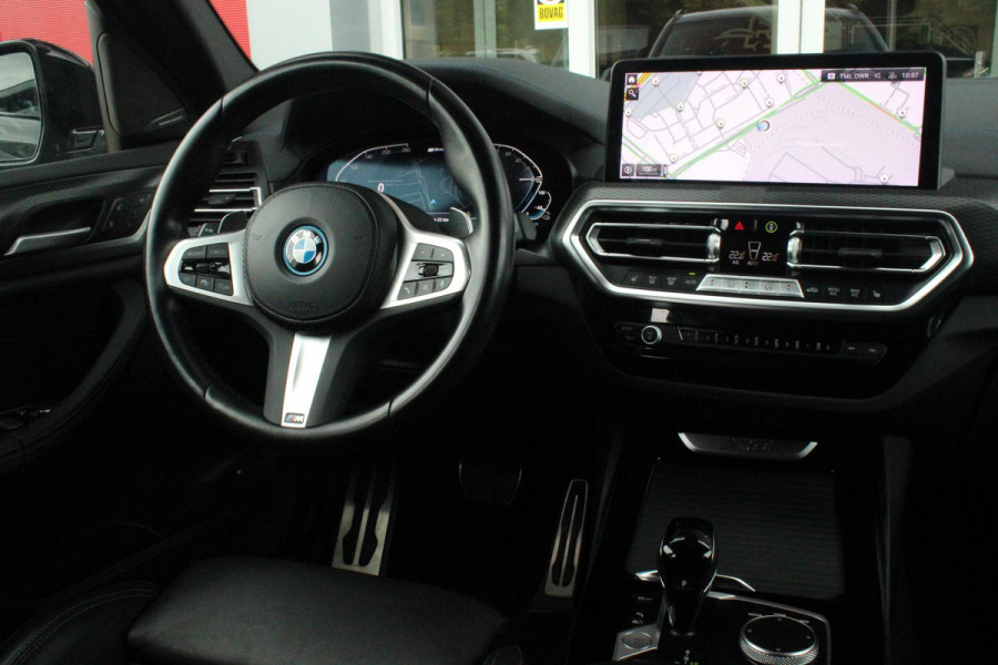 BMW X3 xDrive30e 293PK HIGH EXECUTIVE M SPORT | X-DRIVE | PANORAMISCH SCHUIF/KANTEL DAK | 20" LICHTMETALEN VELGEN | M SPORTREMMEN | COMFORT ACCESS | AKOESTISCH GLAS | VOORSTOELEN ELEKTRISCH VERSTELBAAR MET GEHEUGENFUNCTIE | STOEL VERWARMING | ADAPTIEVE LED KOPLAMPEN | DRIVING ASSISTANT PAKKET | ADAPTIVE CRUISE CONTROL | HEAD UP DISPLAY | DAB+ RADIO | HARMAN KARDON AUDIO SYSTEM | DRAADLOZE TELEFOONLADER | SPORTSTOELEN M-TECHNIC | LEER "VERNASCA" | SHADOW LINE | DRAADLOZE APPLE CARPLAY/ANDROID AUTO | NAVIGATIE | ALARM | ACHTERUITRIJ CAMERA | PARKEERSENSOREN VOOR EN ACHTER | ELE