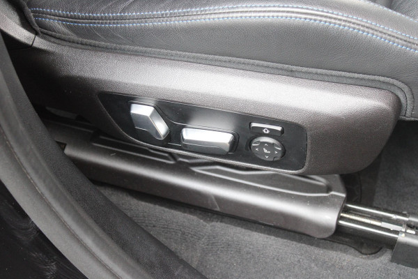 BMW X3 xDrive30e 293PK HIGH EXECUTIVE M SPORT | X-DRIVE | PANORAMISCH SCHUIF/KANTEL DAK | 20" LICHTMETALEN VELGEN | M SPORTREMMEN | COMFORT ACCESS | AKOESTISCH GLAS | VOORSTOELEN ELEKTRISCH VERSTELBAAR MET GEHEUGENFUNCTIE | STOEL VERWARMING | ADAPTIEVE LED KOPLAMPEN | DRIVING ASSISTANT PAKKET | ADAPTIVE CRUISE CONTROL | HEAD UP DISPLAY | DAB+ RADIO | HARMAN KARDON AUDIO SYSTEM | DRAADLOZE TELEFOONLADER | SPORTSTOELEN M-TECHNIC | LEER "VERNASCA" | SHADOW LINE | DRAADLOZE APPLE CARPLAY/ANDROID AUTO | NAVIGATIE | ALARM | ACHTERUITRIJ CAMERA | PARKEERSENSOREN VOOR EN ACHTER | ELE