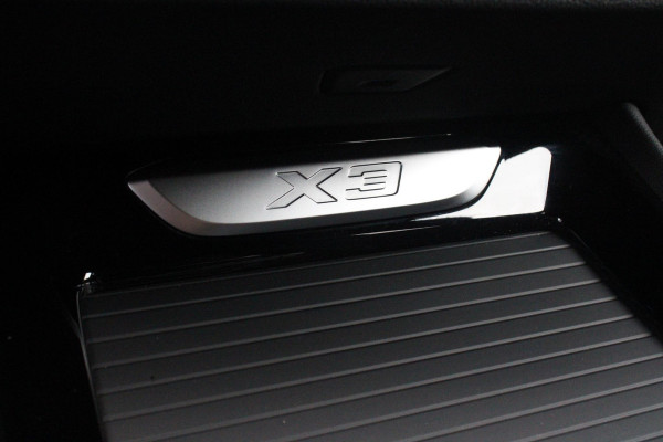 BMW X3 xDrive30e 293PK HIGH EXECUTIVE M SPORT | X-DRIVE | PANORAMISCH SCHUIF/KANTEL DAK | 20" LICHTMETALEN VELGEN | M SPORTREMMEN | COMFORT ACCESS | AKOESTISCH GLAS | VOORSTOELEN ELEKTRISCH VERSTELBAAR MET GEHEUGENFUNCTIE | STOEL VERWARMING | ADAPTIEVE LED KOPLAMPEN | DRIVING ASSISTANT PAKKET | ADAPTIVE CRUISE CONTROL | HEAD UP DISPLAY | DAB+ RADIO | HARMAN KARDON AUDIO SYSTEM | DRAADLOZE TELEFOONLADER | SPORTSTOELEN M-TECHNIC | LEER "VERNASCA" | SHADOW LINE | DRAADLOZE APPLE CARPLAY/ANDROID AUTO | NAVIGATIE | ALARM | ACHTERUITRIJ CAMERA | PARKEERSENSOREN VOOR EN ACHTER | ELE