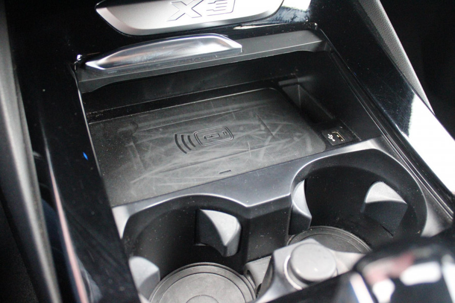 BMW X3 xDrive30e 293PK HIGH EXECUTIVE M SPORT | X-DRIVE | PANORAMISCH SCHUIF/KANTEL DAK | 20" LICHTMETALEN VELGEN | M SPORTREMMEN | COMFORT ACCESS | AKOESTISCH GLAS | VOORSTOELEN ELEKTRISCH VERSTELBAAR MET GEHEUGENFUNCTIE | STOEL VERWARMING | ADAPTIEVE LED KOPLAMPEN | DRIVING ASSISTANT PAKKET | ADAPTIVE CRUISE CONTROL | HEAD UP DISPLAY | DAB+ RADIO | HARMAN KARDON AUDIO SYSTEM | DRAADLOZE TELEFOONLADER | SPORTSTOELEN M-TECHNIC | LEER "VERNASCA" | SHADOW LINE | DRAADLOZE APPLE CARPLAY/ANDROID AUTO | NAVIGATIE | ALARM | ACHTERUITRIJ CAMERA | PARKEERSENSOREN VOOR EN ACHTER | ELE