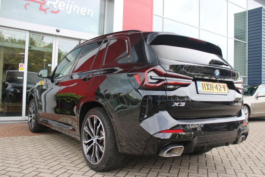 BMW X3 xDrive30e 293PK HIGH EXECUTIVE M SPORT | X-DRIVE | PANORAMISCH SCHUIF/KANTEL DAK | 20" LICHTMETALEN VELGEN | M SPORTREMMEN | COMFORT ACCESS | AKOESTISCH GLAS | VOORSTOELEN ELEKTRISCH VERSTELBAAR MET GEHEUGENFUNCTIE | STOEL VERWARMING | ADAPTIEVE LED KOPLAMPEN | DRIVING ASSISTANT PAKKET | ADAPTIVE CRUISE CONTROL | HEAD UP DISPLAY | DAB+ RADIO | HARMAN KARDON AUDIO SYSTEM | DRAADLOZE TELEFOONLADER | SPORTSTOELEN M-TECHNIC | LEER "VERNASCA" | SHADOW LINE | DRAADLOZE APPLE CARPLAY/ANDROID AUTO | NAVIGATIE | ALARM | ACHTERUITRIJ CAMERA | PARKEERSENSOREN VOOR EN ACHTER | ELE