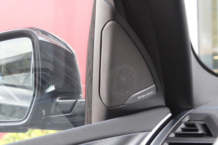 BMW X3 xDrive30e 293PK HIGH EXECUTIVE M SPORT | X-DRIVE | PANORAMISCH SCHUIF/KANTEL DAK | 20" LICHTMETALEN VELGEN | M SPORTREMMEN | COMFORT ACCESS | AKOESTISCH GLAS | VOORSTOELEN ELEKTRISCH VERSTELBAAR MET GEHEUGENFUNCTIE | STOEL VERWARMING | ADAPTIEVE LED KOPLAMPEN | DRIVING ASSISTANT PAKKET | ADAPTIVE CRUISE CONTROL | HEAD UP DISPLAY | DAB+ RADIO | HARMAN KARDON AUDIO SYSTEM | DRAADLOZE TELEFOONLADER | SPORTSTOELEN M-TECHNIC | LEER "VERNASCA" | SHADOW LINE | DRAADLOZE APPLE CARPLAY/ANDROID AUTO | NAVIGATIE | ALARM | ACHTERUITRIJ CAMERA | PARKEERSENSOREN VOOR EN ACHTER | ELE