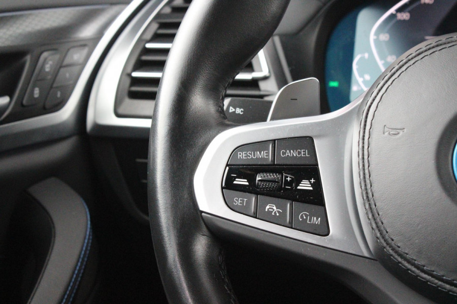 BMW X3 xDrive30e 293PK HIGH EXECUTIVE M SPORT | X-DRIVE | PANORAMISCH SCHUIF/KANTEL DAK | 20" LICHTMETALEN VELGEN | M SPORTREMMEN | COMFORT ACCESS | AKOESTISCH GLAS | VOORSTOELEN ELEKTRISCH VERSTELBAAR MET GEHEUGENFUNCTIE | STOEL VERWARMING | ADAPTIEVE LED KOPLAMPEN | DRIVING ASSISTANT PAKKET | ADAPTIVE CRUISE CONTROL | HEAD UP DISPLAY | DAB+ RADIO | HARMAN KARDON AUDIO SYSTEM | DRAADLOZE TELEFOONLADER | SPORTSTOELEN M-TECHNIC | LEER "VERNASCA" | SHADOW LINE | DRAADLOZE APPLE CARPLAY/ANDROID AUTO | NAVIGATIE | ALARM | ACHTERUITRIJ CAMERA | PARKEERSENSOREN VOOR EN ACHTER | ELE