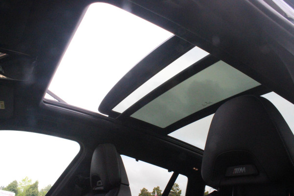 BMW X3 xDrive30e 293PK HIGH EXECUTIVE M SPORT | X-DRIVE | PANORAMISCH SCHUIF/KANTEL DAK | 20" LICHTMETALEN VELGEN | M SPORTREMMEN | COMFORT ACCESS | AKOESTISCH GLAS | VOORSTOELEN ELEKTRISCH VERSTELBAAR MET GEHEUGENFUNCTIE | STOEL VERWARMING | ADAPTIEVE LED KOPLAMPEN | DRIVING ASSISTANT PAKKET | ADAPTIVE CRUISE CONTROL | HEAD UP DISPLAY | DAB+ RADIO | HARMAN KARDON AUDIO SYSTEM | DRAADLOZE TELEFOONLADER | SPORTSTOELEN M-TECHNIC | LEER "VERNASCA" | SHADOW LINE | DRAADLOZE APPLE CARPLAY/ANDROID AUTO | NAVIGATIE | ALARM | ACHTERUITRIJ CAMERA | PARKEERSENSOREN VOOR EN ACHTER | ELE